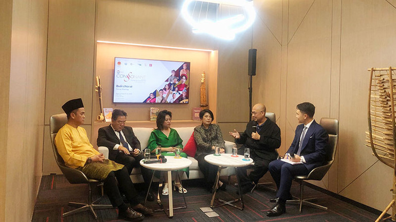 Ban tổ chức chương trình chia sẻ về buổi hòa nhac.