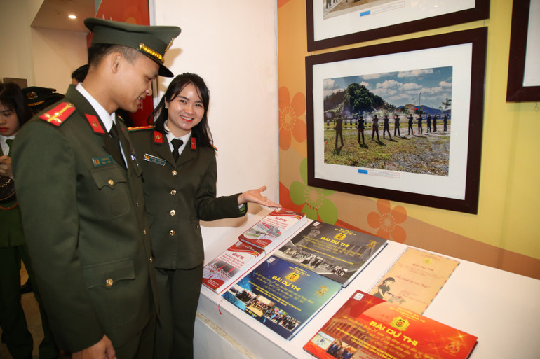 Nhiều tác phẩm dự thi được trình bày công phu.