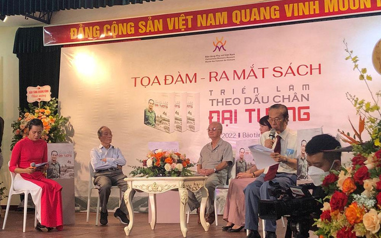 Các diễn giả chia sẻ về cuốn sách.