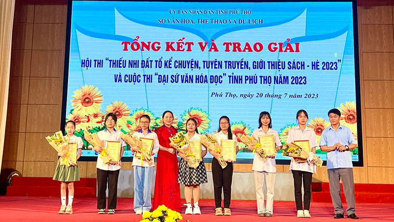 Trao giải Đại sứ Văn hóa đọc năm 2023 tại Phú Thọ. (Ảnh: Thư viện tỉnh Phú Thọ)