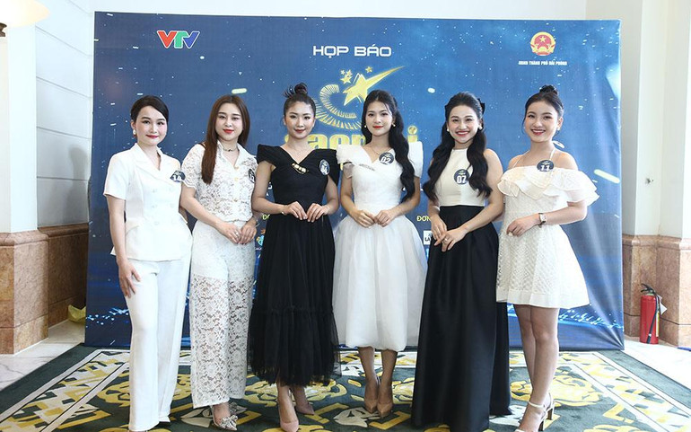 Các thí sinh dòng nhạc dân gian.