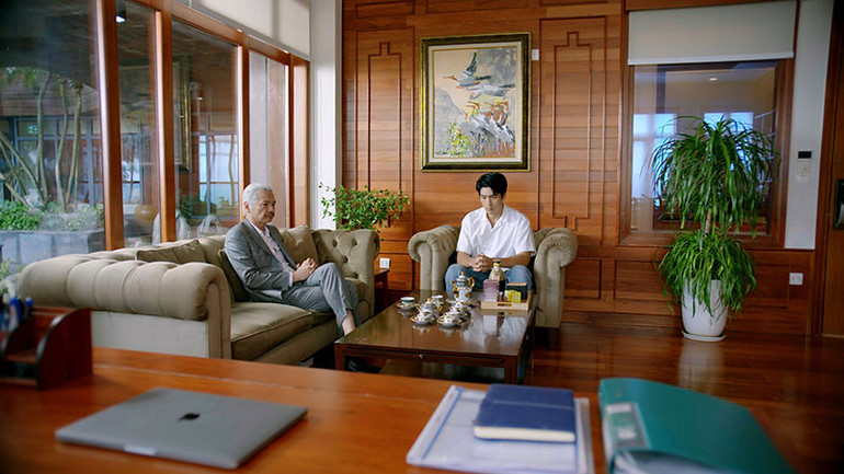 NSND Trung Anh với mái tóc trắng.