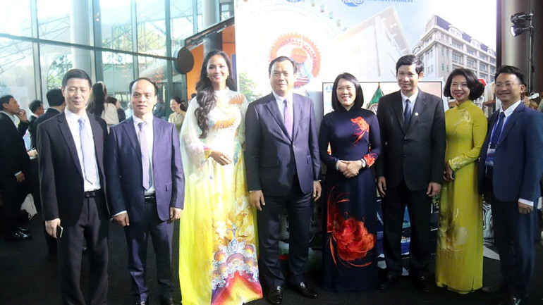 Các thành viên của đoàn công tác tại Chương trình.