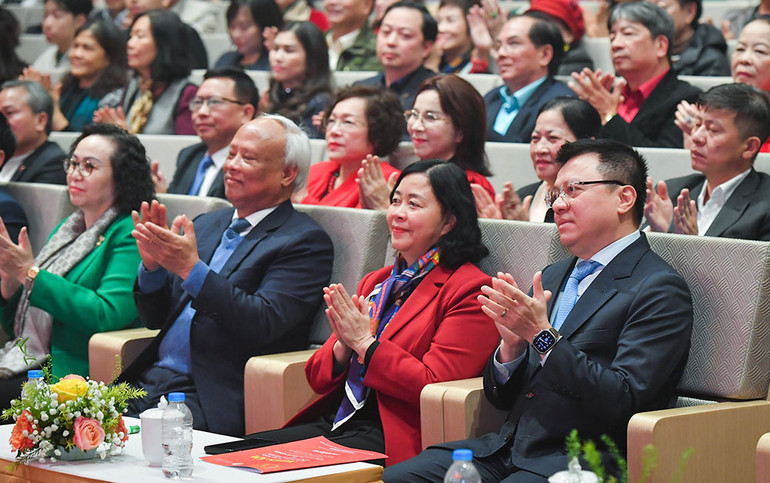 Các đại biểu tham dự chương trình.