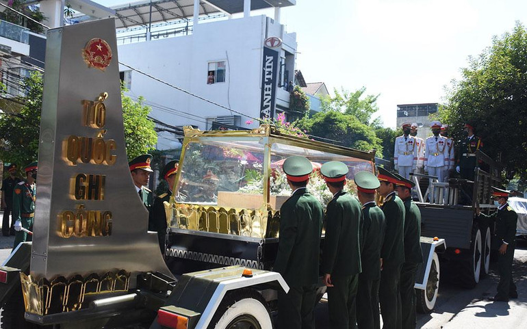 Anh hùng Lực lượng vũ trang nhân dân Kostas Nguyễn Văn Lập sẽ luôn sống mãi trong lòng nhân dân Việt Nam. Anh hùng Lực lượng vũ trang nhân dân Kostas Nguyễn Văn Lập sẽ luôn sống mãi trong lòng nhân dân Việt Nam.