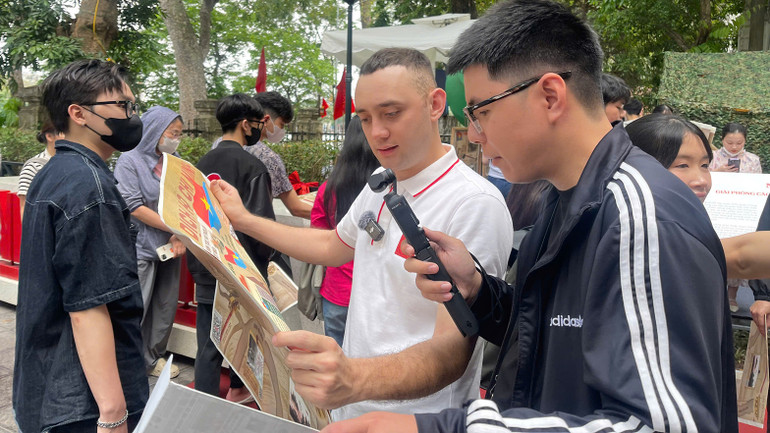 Blogger Anh Tây ơi – Nguyễn Anh Minh trải nghiệm phụ san tích hợp công nghệ của Báo Nhân Dân.