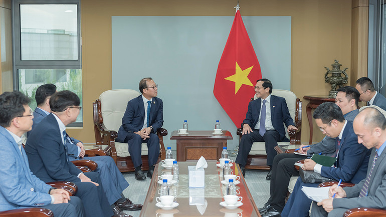 Bộ trưởng Ngoại giao Bùi Thanh Sơn tiếp Đại diện dòng họ Lý gốc Việt tại Hàn Quốc.