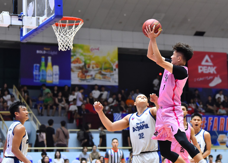 Thế trận cân bằng được duy trì đến giữa hiệp thi đấu thứ 3 khi không đội nào vươn lên dẫn trước với khoảng cách điểm an toàn.