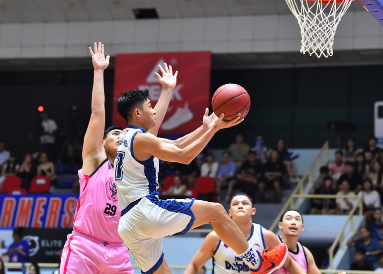 Nha Trang Dolphins tận dụng tốt các cơ hội ghi điểm trong những tình huống tấn công, gỡ hoà 16-16 chỉ sau đó 2 phút.