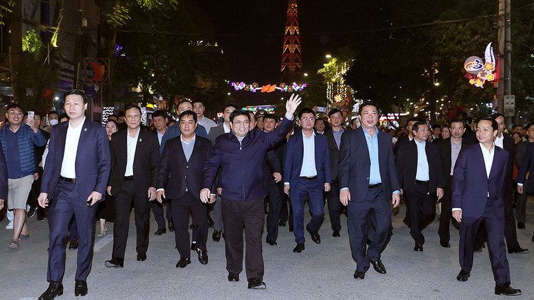 Thủ tướng Phạm Minh Chính đến không gian Phố đi bộ Kim Đồng (thành phố Cao Bằng).