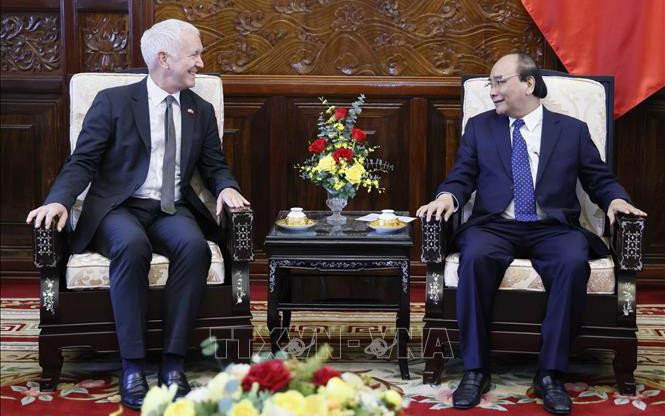 Chủ tịch nước Nguyễn Xuân Phúc tiếp Đại sứ Thụy Sĩ Ivo Sieber.