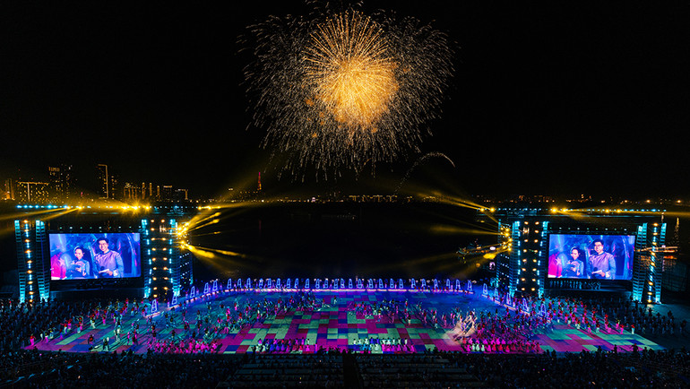 Màn pháo hoa rực rỡ trong chương trình.