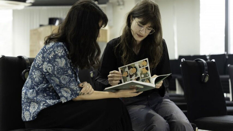 Trần Hải Anh và họa sĩ Pauline Guitton.