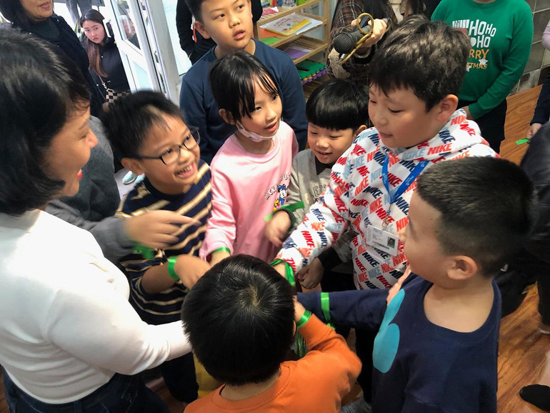 "Chi chi chành chành, cái đanh thổi lửa"...