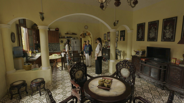 Một căn nhà cổ đậm chất Hà Nội trong phim. Một căn nhà cổ đậm chất Hà Nội trong phim.