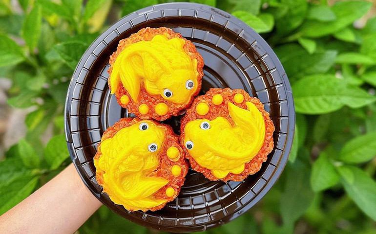 Một set xôi cá được rao bán khoảng 100 nghìn đồng.