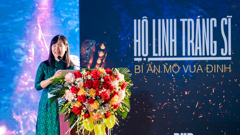 Bà Ngô Thị Bích Hạnh cho biết dự án mời 5 nhóm tư vấn cổ phục cho phim.