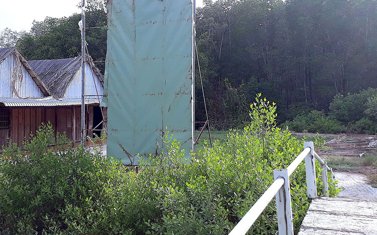 Một góc khu đất giao cho doanh nghiệp thực hiện Dự án đầu tư Du lịch sinh thái kết hợp gây nuôi động vật hoang dã tại sân chim Đầm Dơi (tỉnh Cà Mau) thuộc diện chỉ đạo thu hồi đất.