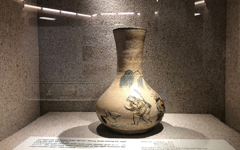 Chiếc lọ "Trai cò cắp nhau, ngư ông đắc lợi".