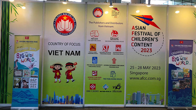 Các đơn vị xuất bản của Việt Nam tham gia Hội sách.