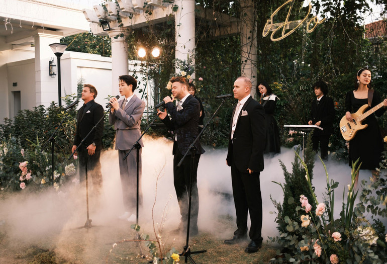 Đức Phúc và nhóm nhạc 911 trong MV "Ido". (Ảnh trong MV) Đức Phúc và nhóm nhạc 911 trong MV "Ido". (Ảnh trong MV)