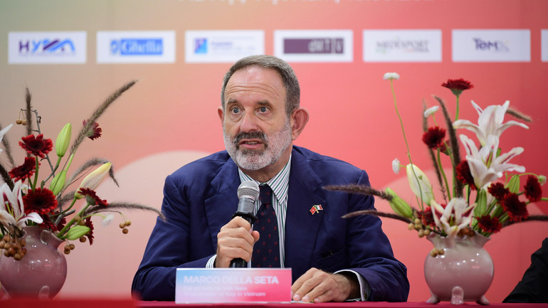 Đại sứ Marco Della Seta giới thiệu về các bộ phim tham gia Liên hoan phim. Đại sứ Marco Della Seta giới thiệu về các bộ phim tham gia Liên hoan phim.