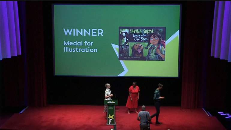 Hình ảnh bộ sách tranh được công bố huân chương Yoto Carnegie hạng mục minh họa trong chương trình trao giải. (Ảnh: NXB Kim Đồng cung cấp) Hình ảnh bộ sách tranh được công bố huân chương Yoto Carnegie hạng mục minh họa trong chương trình trao giải. (Ảnh: NXB Kim Đồng cung cấp)