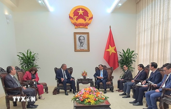 Phó Thủ tướng, Bộ trưởng Ngoại giao Bùi Thanh Sơn tiếp Bộ trưởng Bộ Nông nghiệp Cuba Ydael Jesús Pézez Brito. (Ảnh: TTXVN) Phó Thủ tướng, Bộ trưởng Ngoại giao Bùi Thanh Sơn tiếp Bộ trưởng Bộ Nông nghiệp Cuba Ydael Jesús Pézez Brito. (Ảnh: TTXVN)