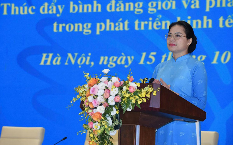 Chủ tịch Hội Liên hiệp Phụ nữ Việt Nam Hà Thị Nga phát biểu tại Hội nghị.