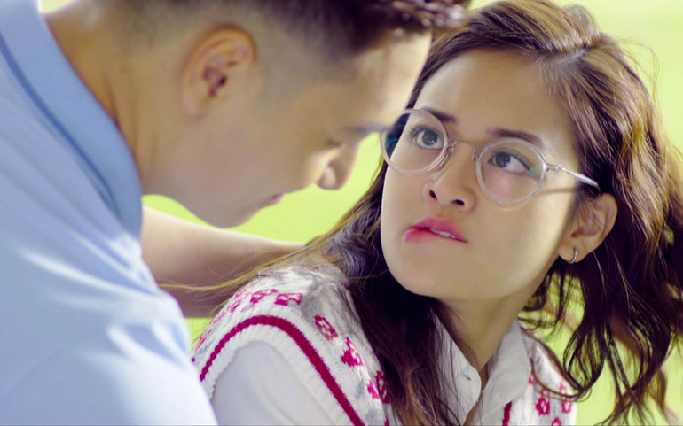 Mạnh Trường trở lại màn ảnh nhỏ sau một thời gian vắng bóng. Mạnh Trường trở lại màn ảnh nhỏ sau một thời gian vắng bóng.