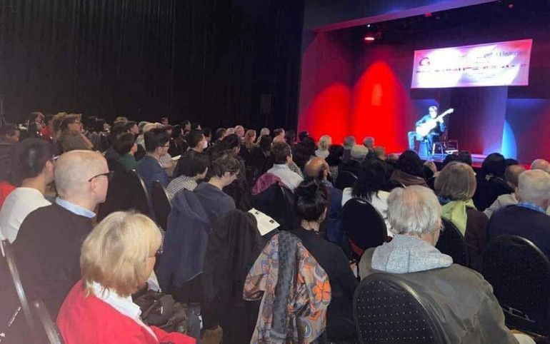 Khán giả đến xem Liên hoan Guitar quốc tế tại Berlin. Khán giả đến xem Liên hoan Guitar quốc tế tại Berlin.