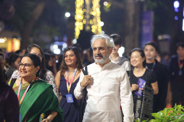 Các nhà làm phim quốc tế trên thảm đỏ.