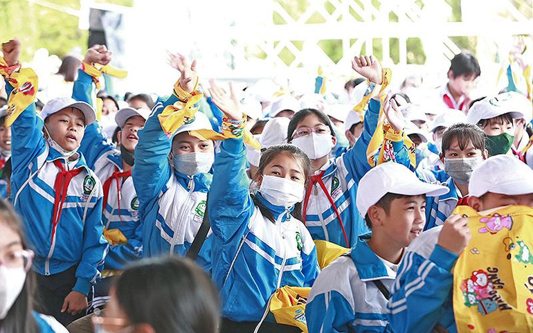 Không khí sôi nổi trong các em học sinh Đà Lạt tham gia chương trình.