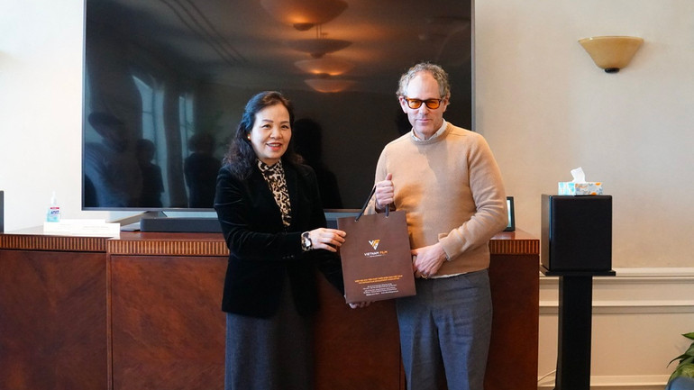 TS Ngô Phương Lan cùng Chủ tịch Sony Picture- Ông Sanford Panitch.