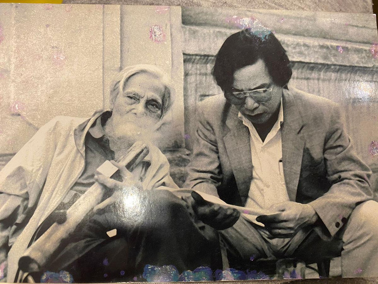 Nhà thơ Hoàng Cầm và nhà thơ Trịnh Thanh Sơn. (Ảnh: Nguyễn Đình Toán)