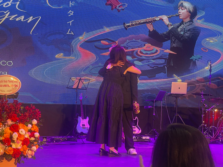 Mẹ Thái Bảo và Bảo Anh. Mẹ Thái Bảo và Bảo Anh.