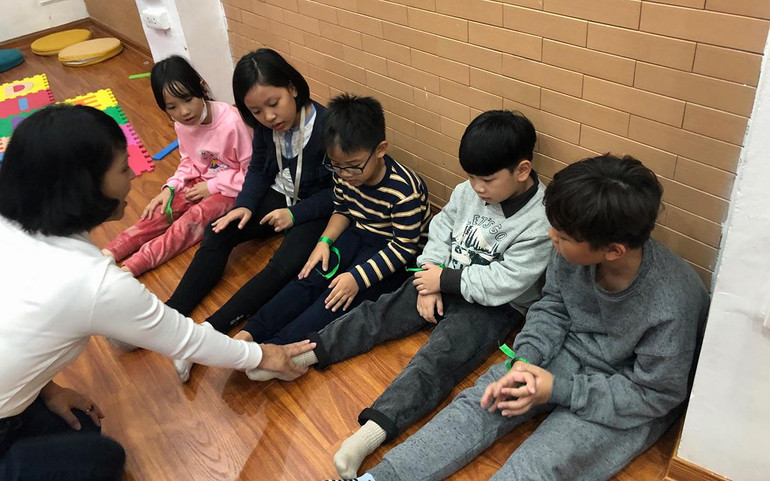 "Có chân thì rụt, kẻo chuột bắt chân..."