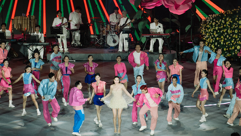 Lễ khai mạc thể hiện sự trẻ trung,sôi động.