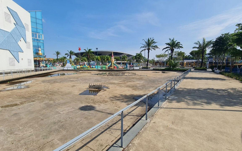 Cung Thiếu nhi Đà Nẵng vắng bóng người do quản lý yếu kém, hư hỏng, xuống cấp nghiêm trọng.