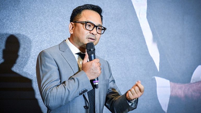 Ông Nguyễn Thùy Dương, Chủ tịch IB Group Việt Nam, Giám đốc sản xuất chương trình chia sẻ tại buổi họp báo.