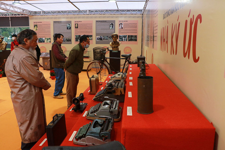 Những chiếc máy đánh chữ đã từng được các nhà thơ gạo cội Việt Nam sử dụng.