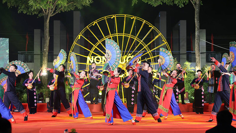 Một tiết mục nghệ thuật trong Chương trình “Non nước Cao Bằng”.