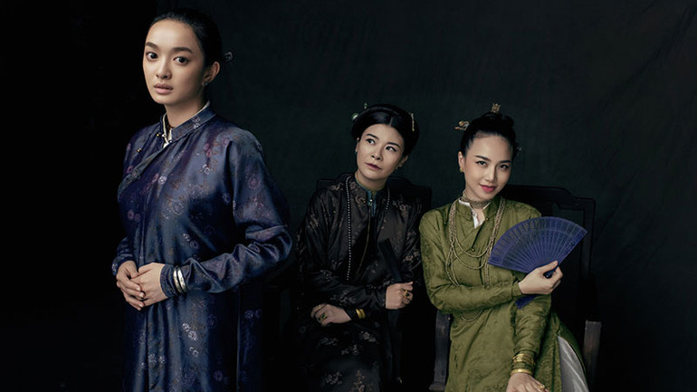 Trang phục của ba người vợ trong phim.