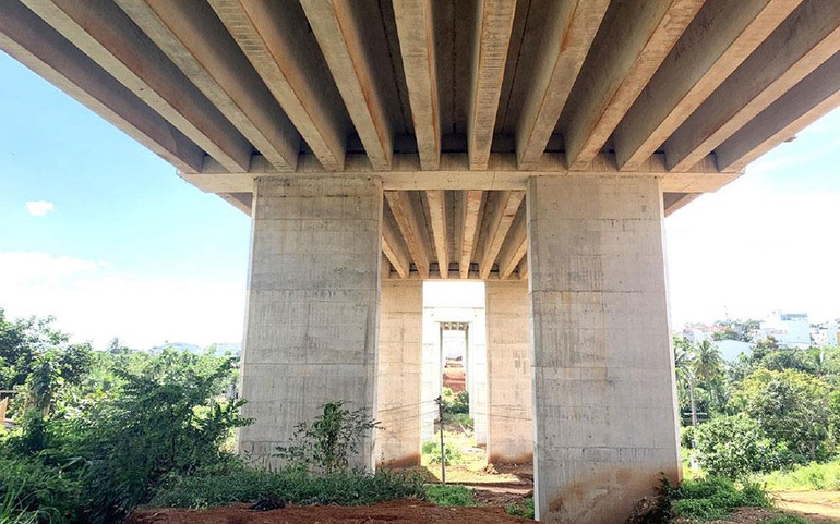 Khi dự án đường Đông Tây thành phố Buôn Ma Thuột hoàn thành góp phần thay đổi diện mạo giao thông đô thị Buôn Ma Thuột theo hướng hiện đại. Khi dự án đường Đông Tây thành phố Buôn Ma Thuột hoàn thành góp phần thay đổi diện mạo giao thông đô thị Buôn Ma Thuột theo hướng hiện đại.