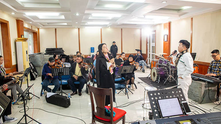 Các nghệ sĩ thăng hoa trong buổi tập. Các nghệ sĩ thăng hoa trong buổi tập.