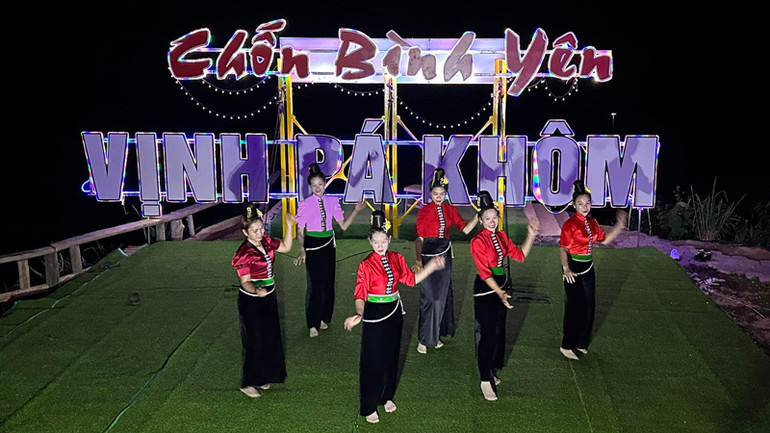 Văn hóa đa dạng, đặc sắc và truyền thống.