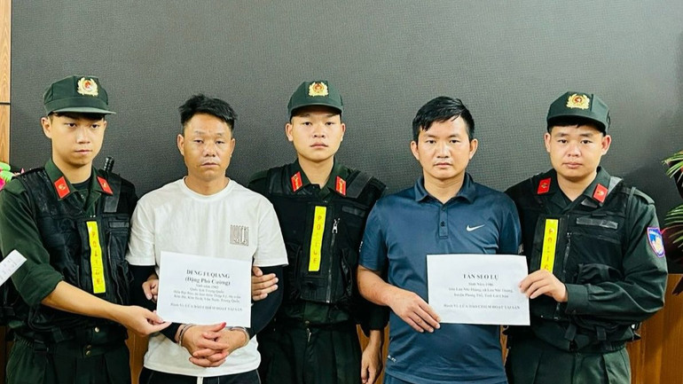 Đối tượng Deng Fuqiang (bên trái) và Tẩn Seo Lụ (bên phải).