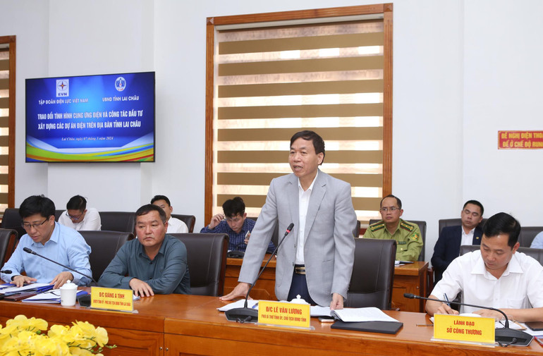 Chủ tịch Ủy ban nhân dân tỉnh Lai Châu phát biểu tại buổi làm việc.