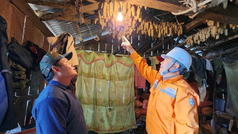 Điện lưới quốc gia về với bà con bản Sín Chải C xã Pa Vệ Sủ. Điện lưới quốc gia về với bà con bản Sín Chải C xã Pa Vệ Sủ.