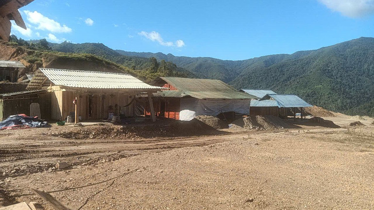 Các hộ dân đầu tiên của bản Ma Sang đã hoàn thiện nhà tại nơi ở mới.